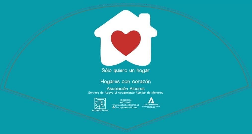 Logotipo de una casa con un corazón sobre fondo turquesa