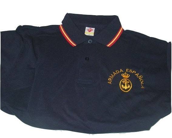 Polo azul marino con escudo bordado